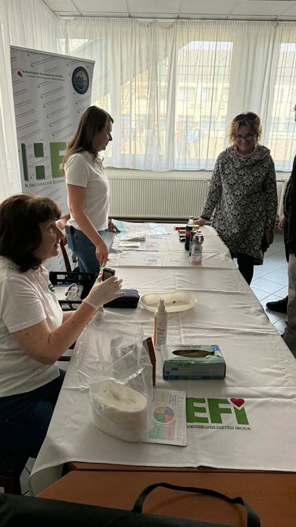 Az Egészségfejlesztési Iroda közvetítésével Mojzesné Ildikó dietetikus tartott előadást a cukorbetegségről.