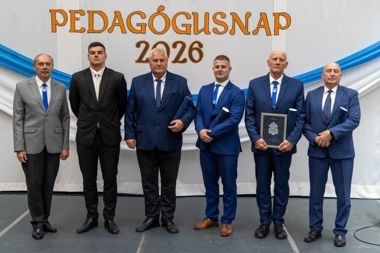 Kollégáink és tanulóink a Kiskunhalasi Szakképzési Centrum pedagógusnap alkalmából tartott ünnepségén vehették át díjaikat. Gratulálunk nekik!