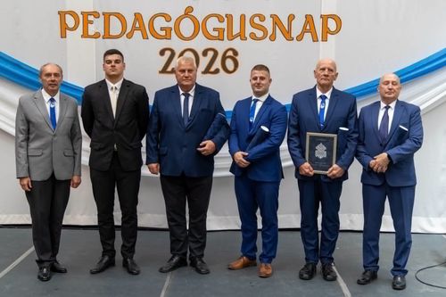Kollégáink és tanulóink a Kiskunhalasi Szakképzési Centrum pedagógusnap alkalmából tartott ünnepségén vehették át díjaikat. Gratulálunk nekik!
