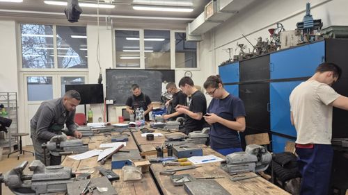 Miért érdemes a szakképzést választania egy nyolcadik osztályt elvégző fiatalnak?